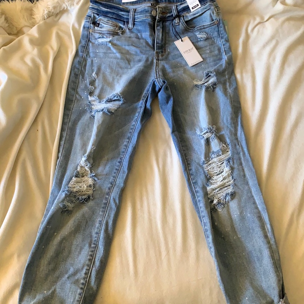 Mid rise distressed boyfriend jeans!
